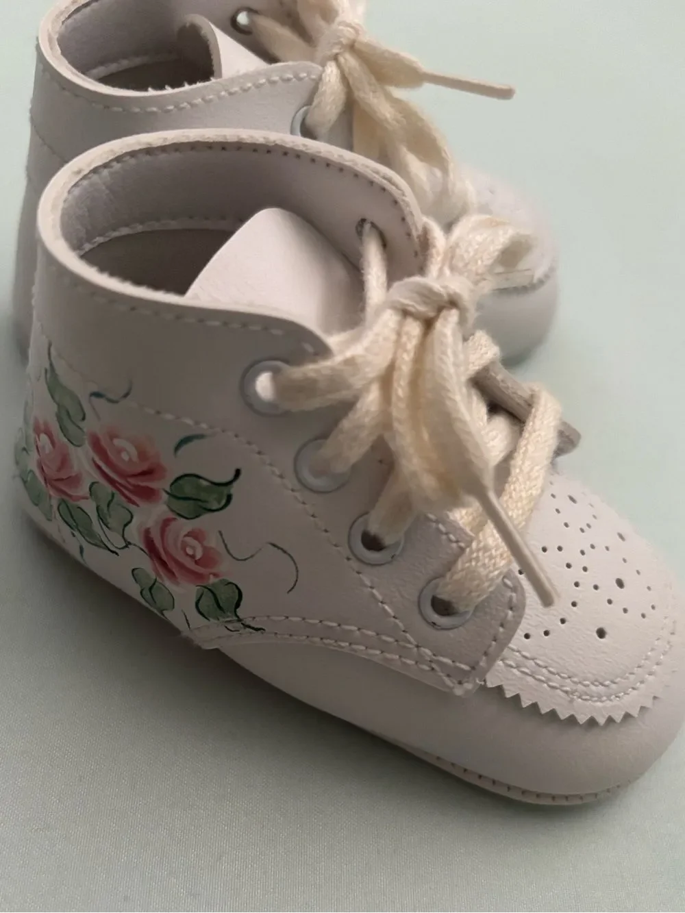 DARLING VINTAGE BABY GIRL CRIB SHOES